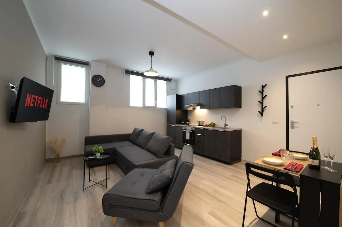 Luxhome Duomo - San Siro 10Min Milano Lägenhet